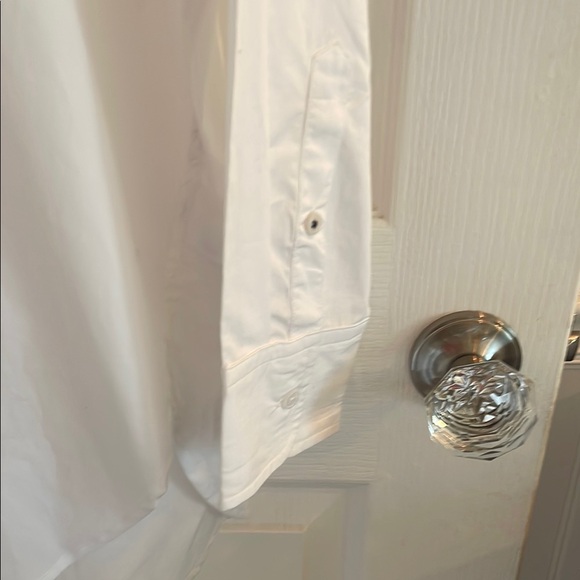 J Crew woman’s button-down White Shirt - Picture 5 of 5